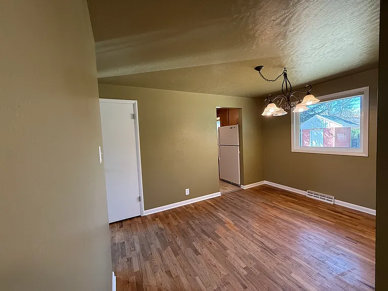 1916 Springfield Dr — Photo 4