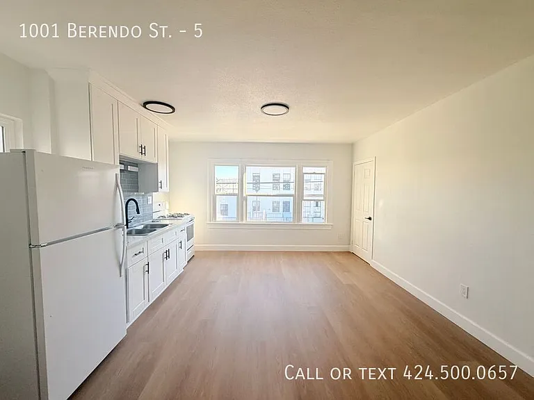 1001 N Berendo St #5 — Photo 3