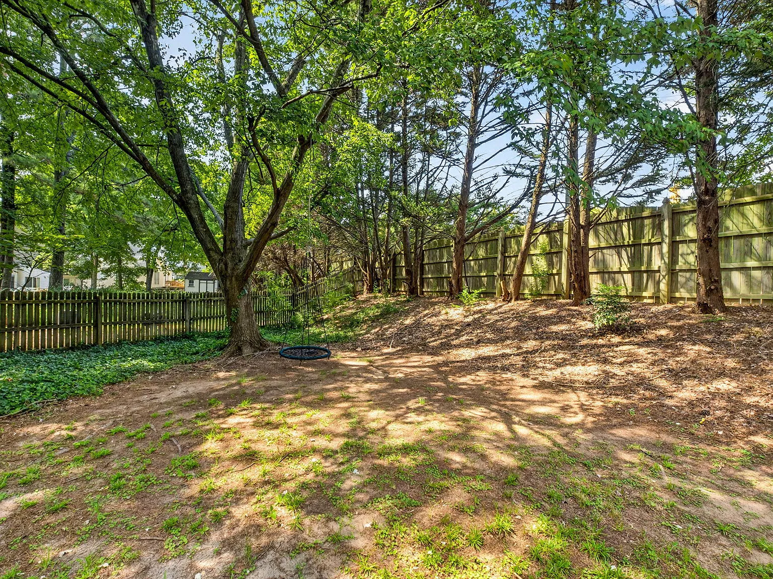 4 bed, 2.5 bath, 2426 sqft, $3,500 — Photo 4