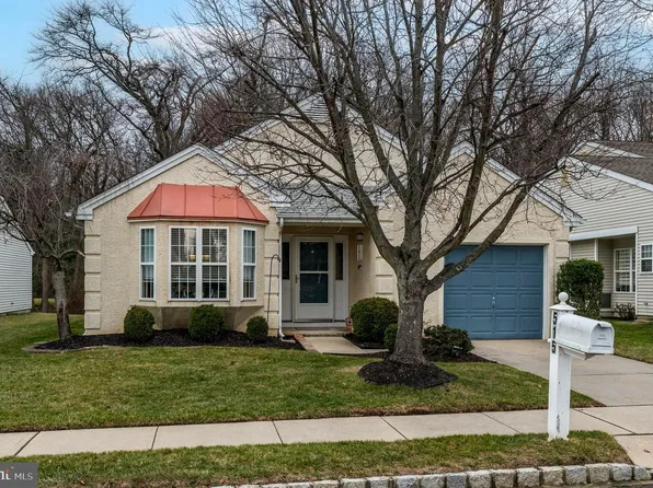 515 Hydrangea Dr, Mount Laurel, NJ 08054