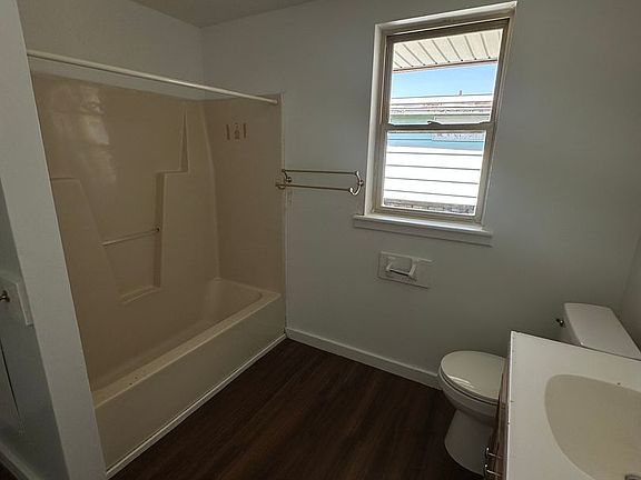 5th image of 717 E Clarke Ave Unit 2
