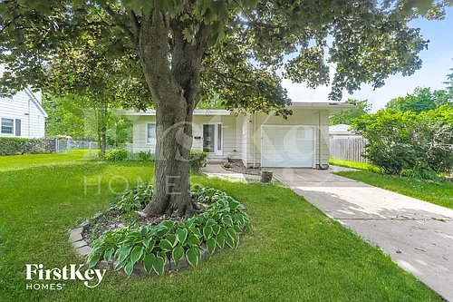 544 N Aldine Ave Photo 1