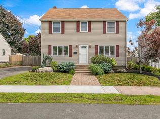 23 Carlton St, Peabody, MA 01960