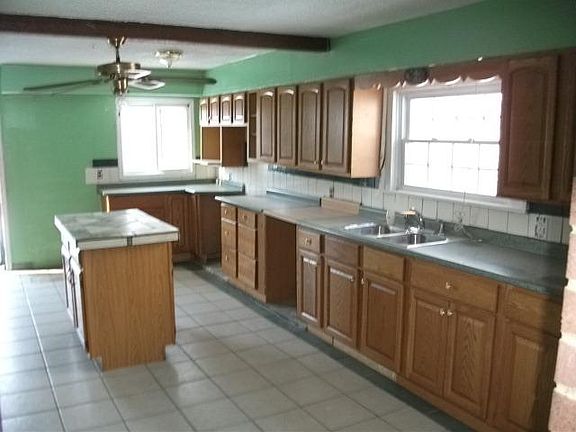 2nd image of 3150 N Kenwood Ave