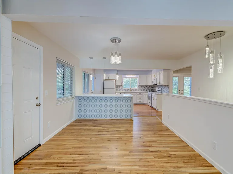 814 Fernview Dr — Photo 16