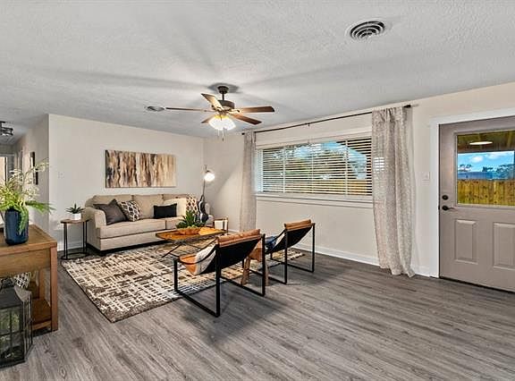 4th image of 615 Creole Ln
