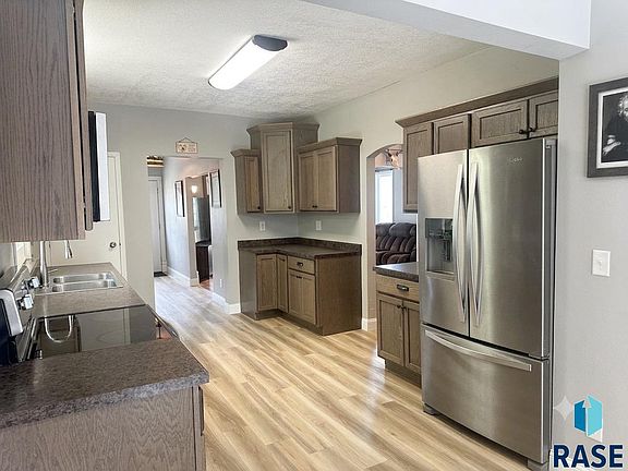 5th image of 105 W Ash St