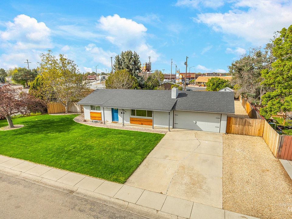 1st image of 6809 W Brentwood Dr