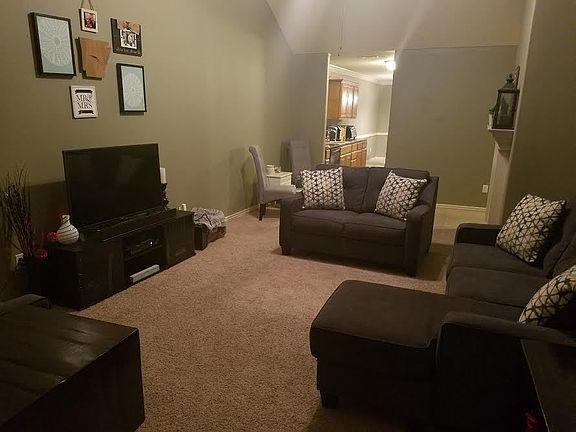 2nd image of 836 Oakwood Ct