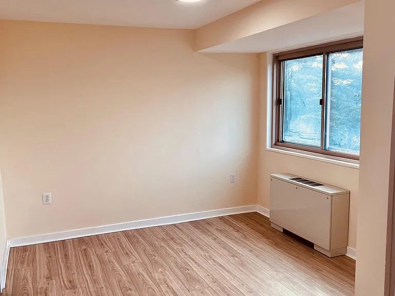2500 N Van Dorn St #401 — Photo 8