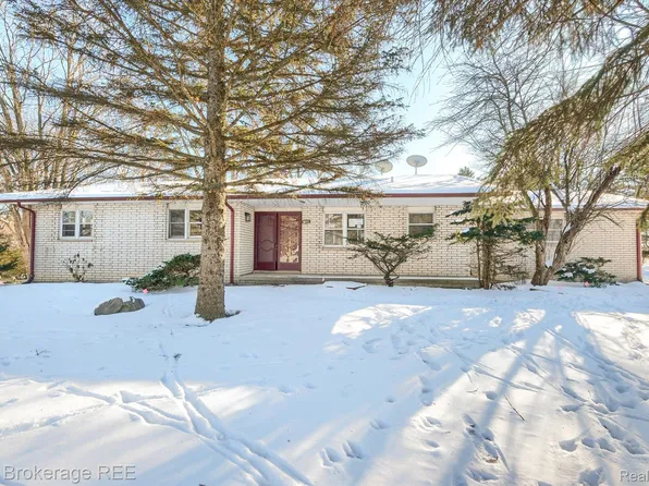 1396 Westerrace Dr, Flint, MI 48532