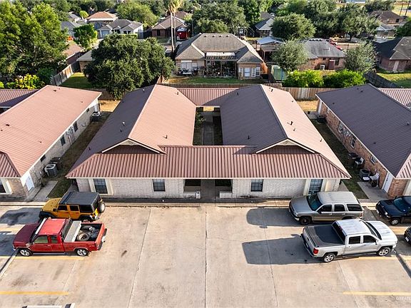 2nd image of 411 Date Palm St
