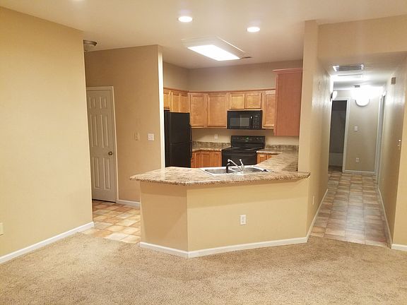 Another veiw of the Kitchen