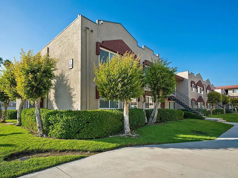 Azusa Gardens Apartments — Photo 1