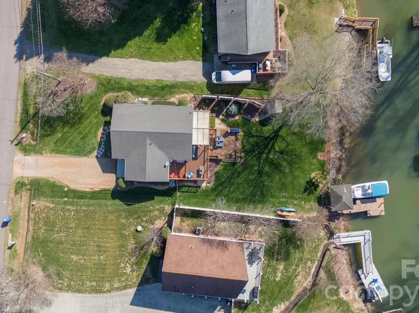 141 Bluewing Ln, Mooresville, NC 28117