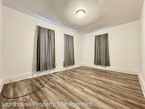4th image of 826 Prospect Ave NE #1