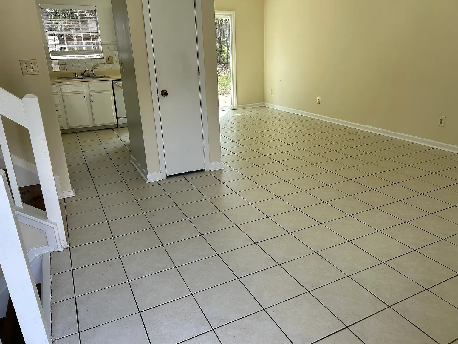 3 bed, 1344 sqft, $2,100 — Photo 3