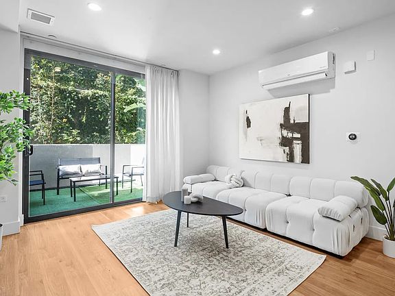 2nd image of 2857 Sunset Pl #102