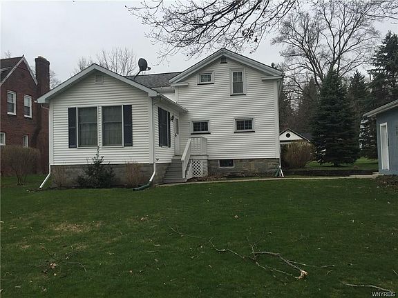 3rd image of 137 W Court St