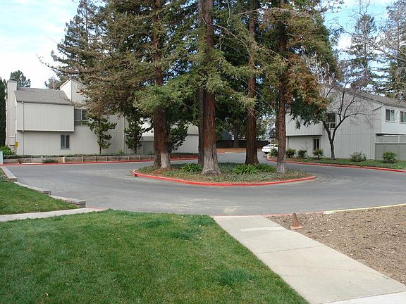 Front area in quiet court
