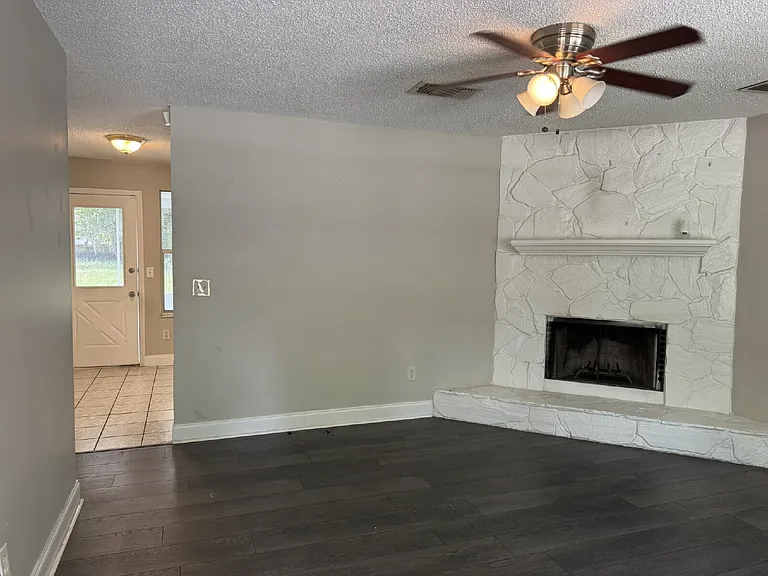 2120 Blair Rd — Photo 6