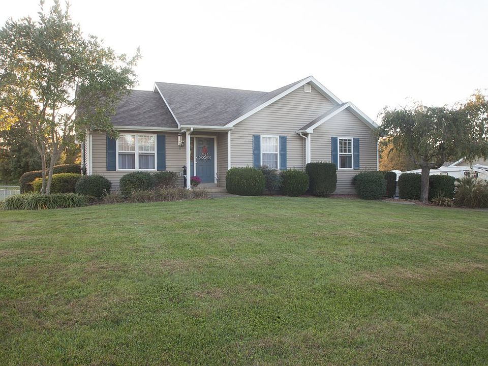 1st image of 105 Troy Ct