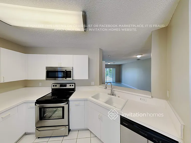 4728 SW 13th Pl — Photo 8