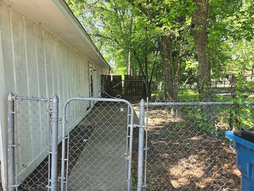2 bed, 1000 sqft, $1,100 — Photo 3
