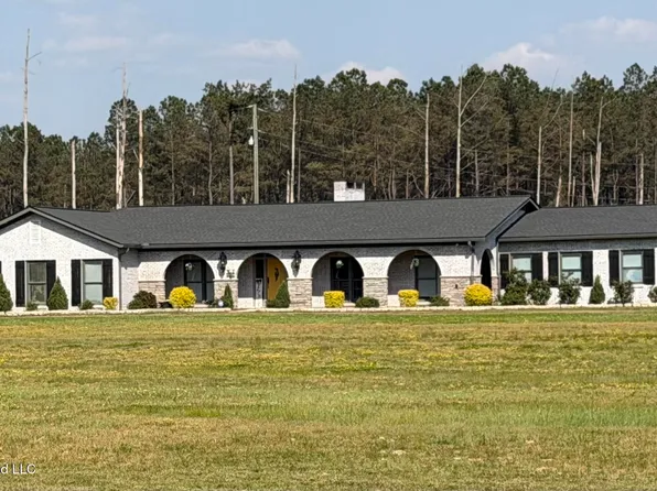 1100 Hillsboro St, Forest, MS 39074