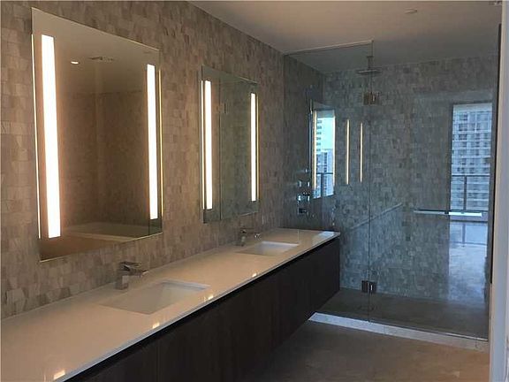 5th image of 68 SE 6th St APT 2418