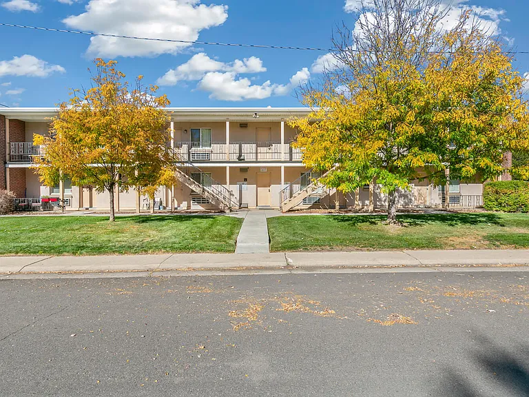 901 N Jasmine St — Photo 1