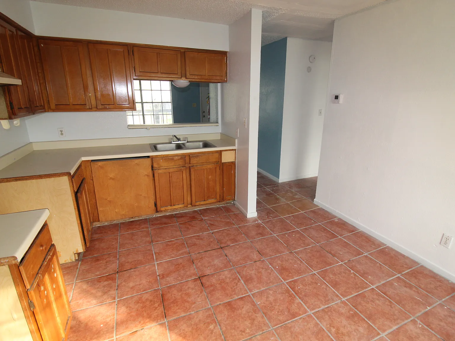 2 bed, 700 sqft, $600 — Photo 2