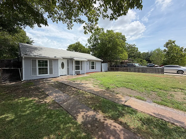714 SW Dallas St — Photo 29