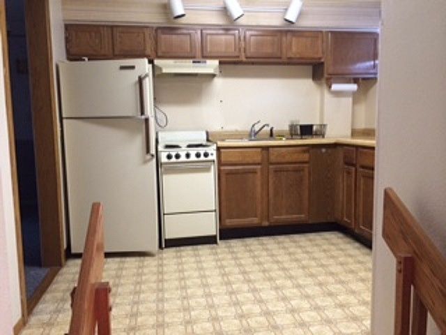 2nd image of 1311 Main St