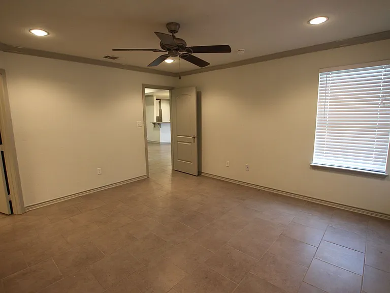 Beautiful 3 Bedroom 2 Bathroom Townhouse In South Tyler! Now Offering 1/2 Off First Full Months R... — Photo 15
