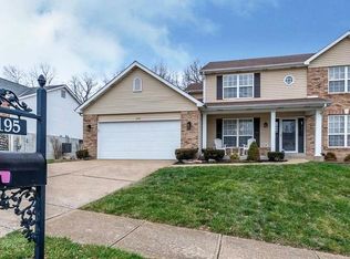 1195 Winter Park Dr, Fenton, MO 63026