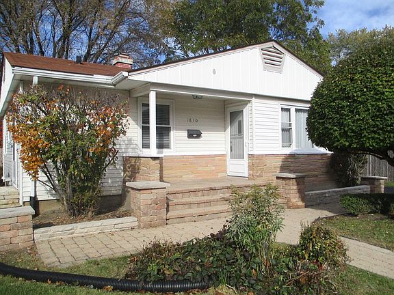 4th image of 1810 W Greenwood Ave