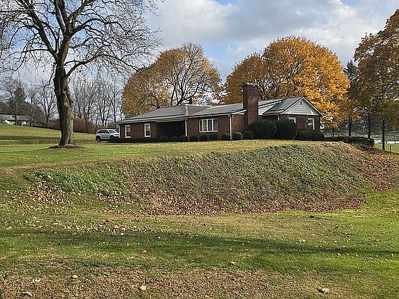 2nd image of 854 N Washington Rd