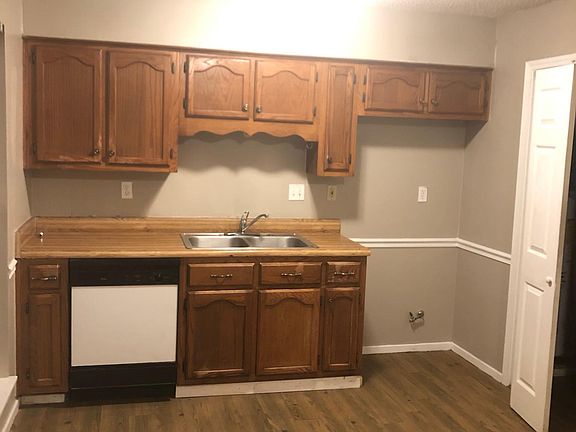 5th image of 4225 Brighton Dr