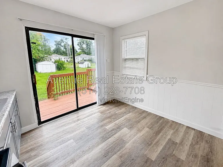 830 Loekes Dr — Photo 6