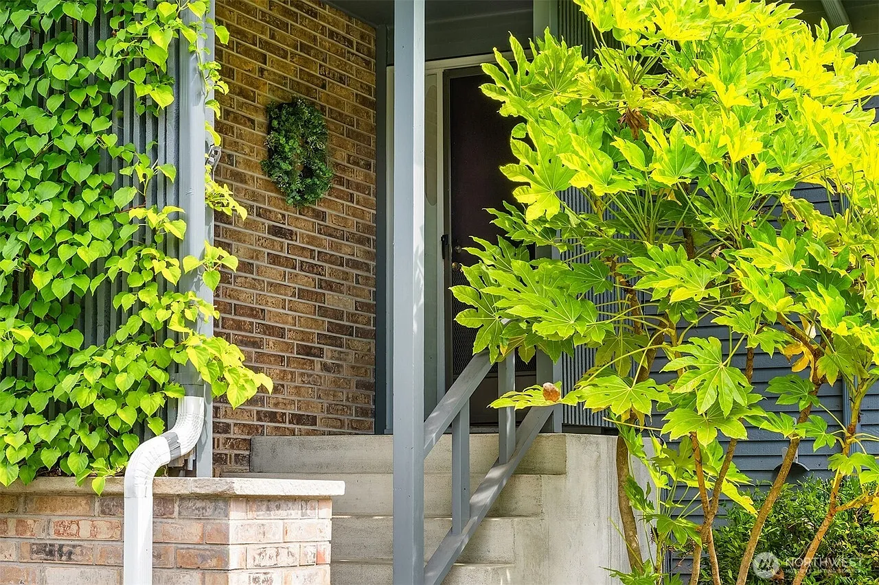 4 bed, 2640 sqft, $4,300 — Photo 4