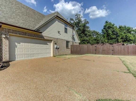 2nd image of 6560 Chippewa Dr