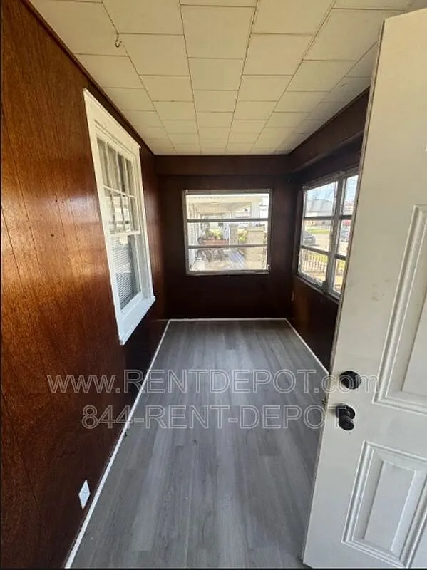 2 bed, 1.0 bath, 752 sqft, $895 — Photo 2