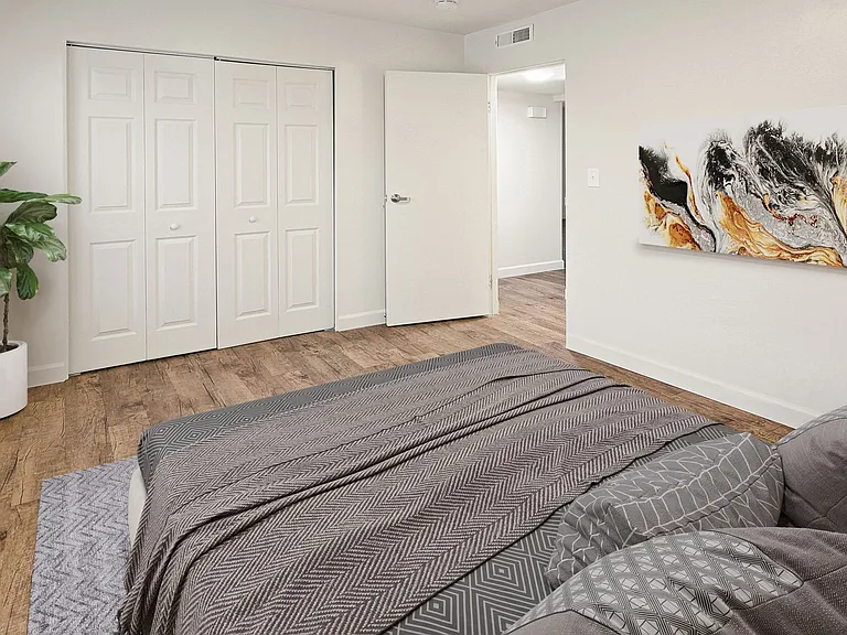 Green Door Apartments — Photo 140