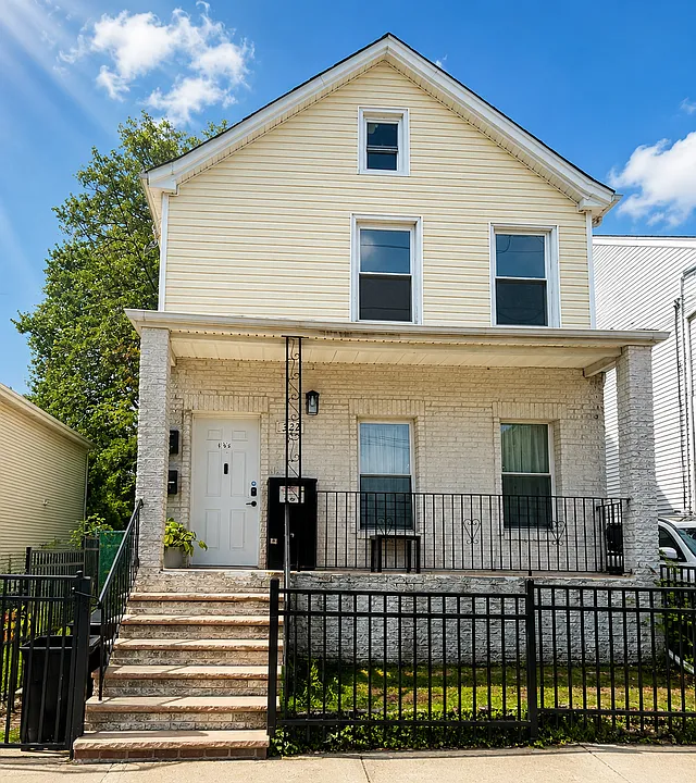 322 New St