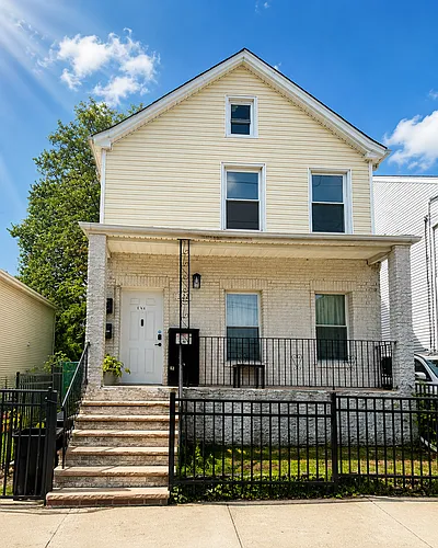 322 New St Photo 1