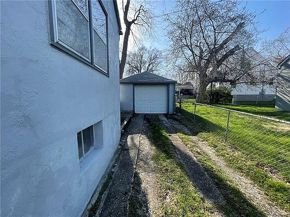 4th image of 1704 Garland Ave