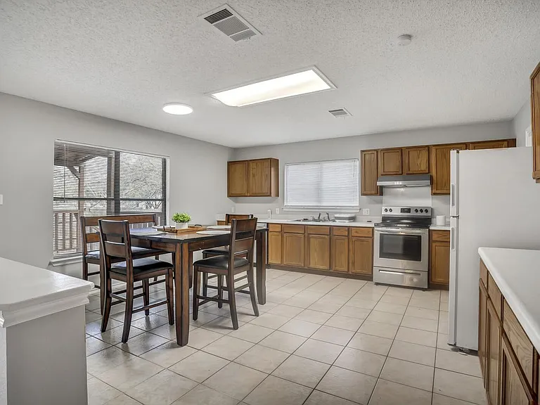 7900 Bramble Bush Dr — Photo 18