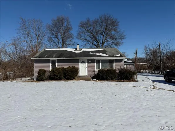 1031 Farmview Dr, Saint Louis, MO 63138