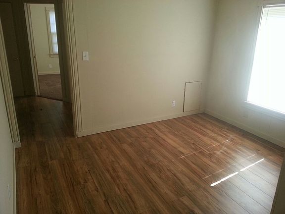 Dining room with new paint and floor